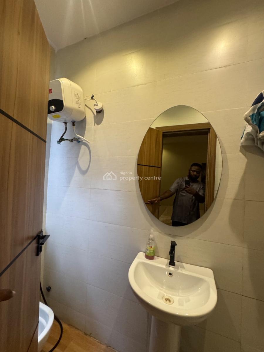 Three (3) Bedroom Penthouse with Bq, Lekki Phase 1, Lekki, Lagos, Flat / Apartment for Rent