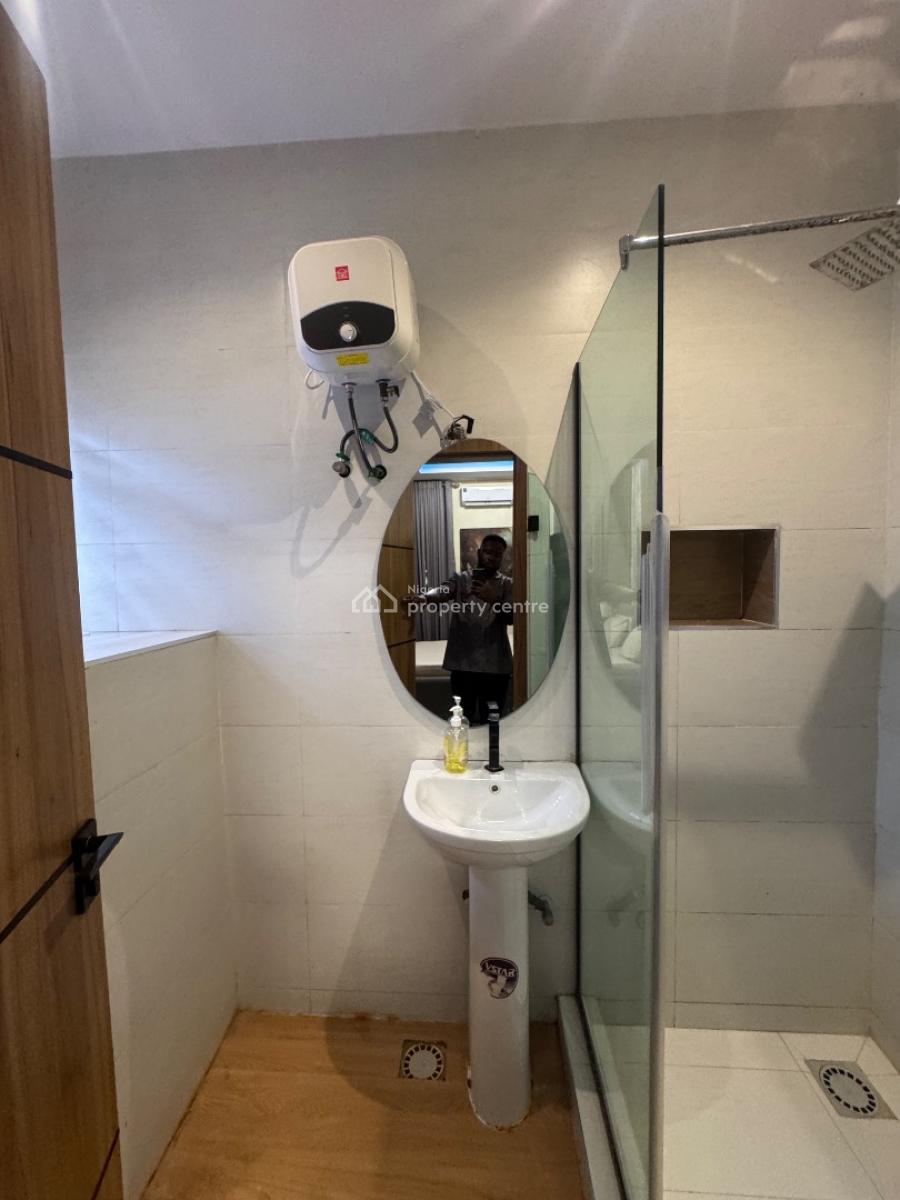 Three (3) Bedroom Penthouse with Bq, Lekki Phase 1, Lekki, Lagos, Flat / Apartment for Rent