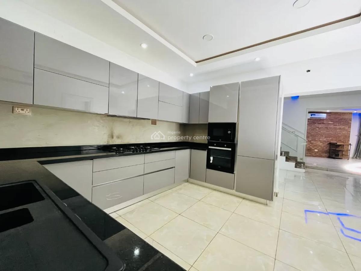 Nicely Furnished 4 Bedroom Apartment, Akure, Ondo, Flat / Apartment Short Let