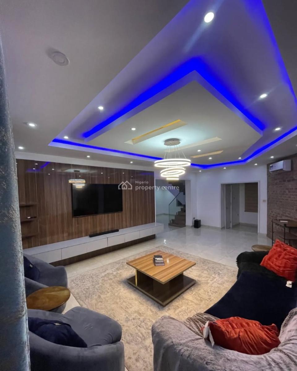 Nicely Furnished 4 Bedroom Apartment, Akure, Ondo, Flat / Apartment Short Let