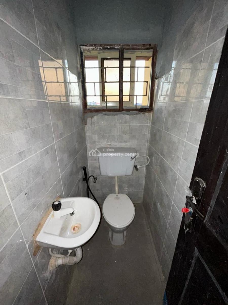 2 Bedrooms Flat, Agiliti Estate, Mile 12, Kosofe, Lagos, House for Sale