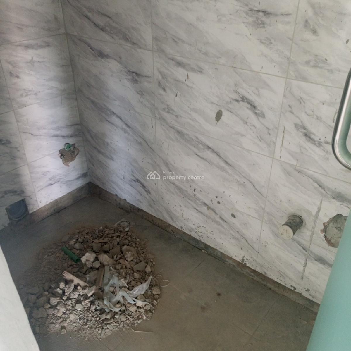 Standard 140sqm Commercial Space, Ilaje, Ajah, Lagos, Shop for Rent