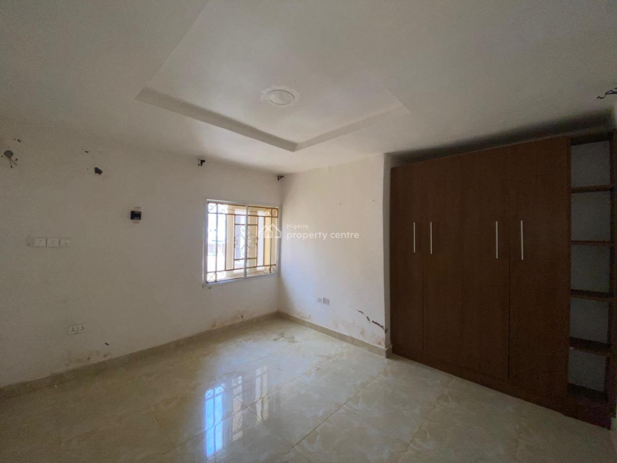 2 Bedroom Apartment, in a Secured Estate, Guzape District, Abuja, Flat / Apartment for Rent