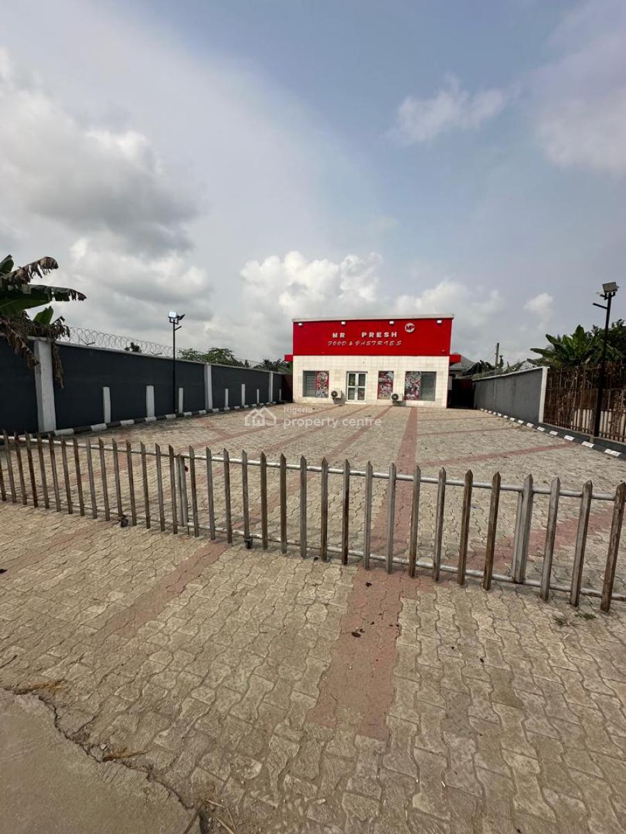 Functional Fast Food Outlet Available, Oyigbo Afam Roundabout, Oyigbo, Rivers, Plaza / Complex / Mall for Sale