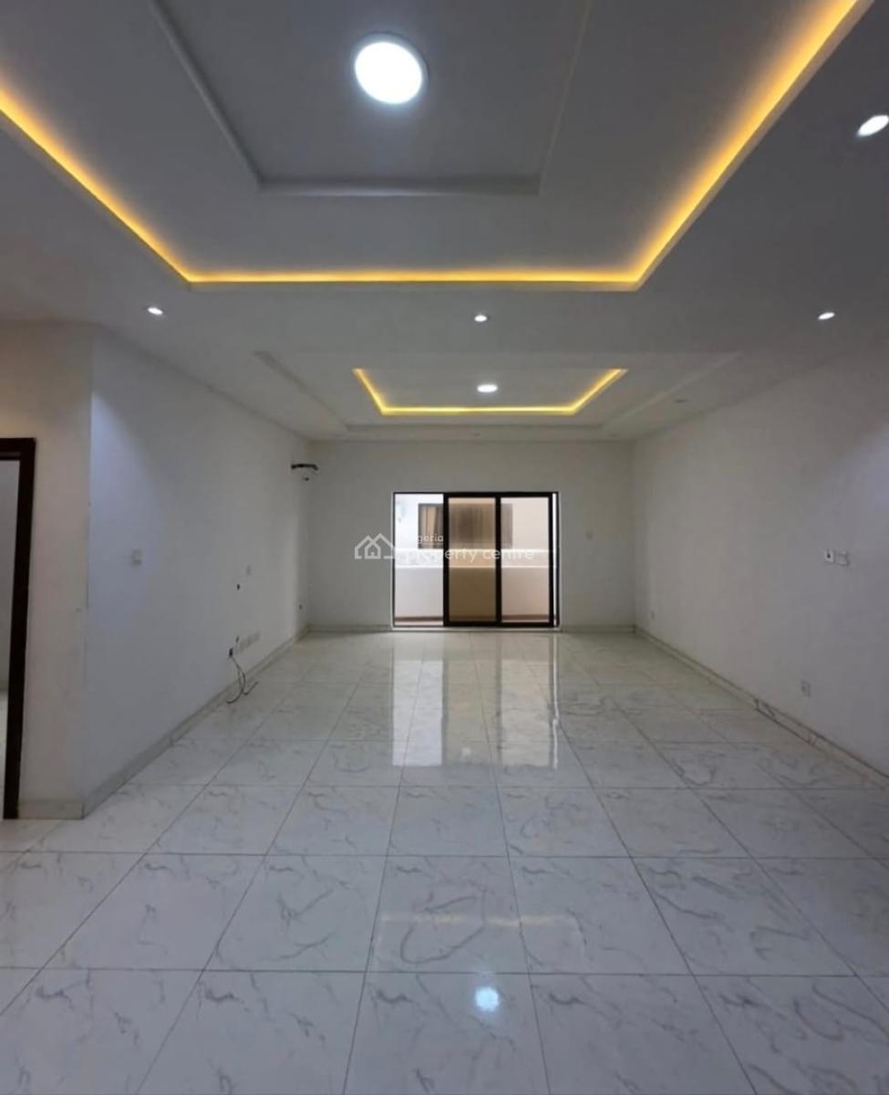 Fully Serviced 3 Bedrooms Apartment at Lekki Phase 1, Lekki Phase 1, Lekki, Lagos, Flat / Apartment for Rent