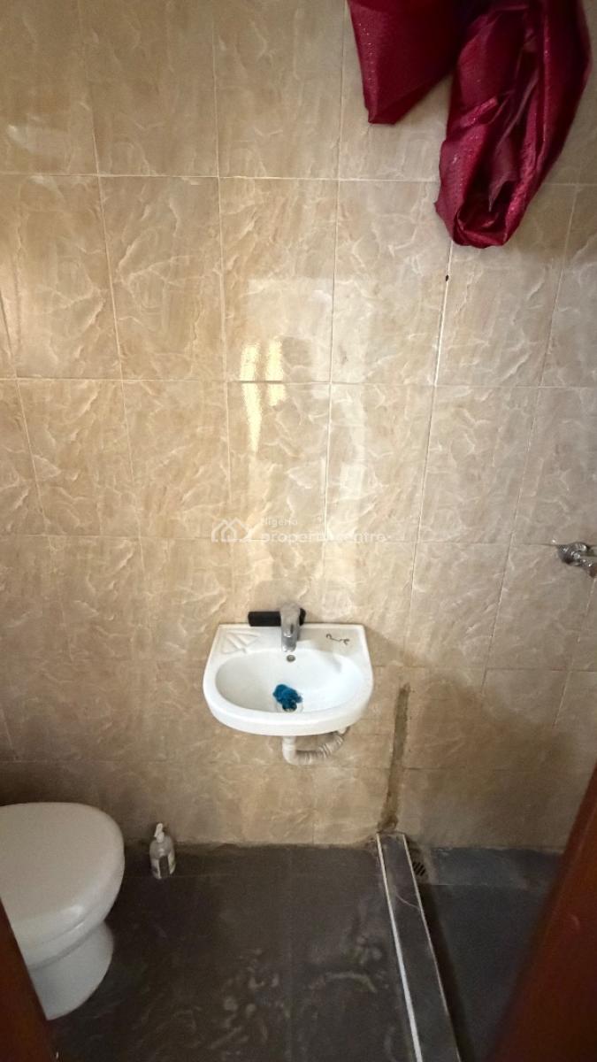 Self Serviced Lovely and Spacious 3 Bedroom, Ologolo, Lekki, Lagos, Flat / Apartment for Rent