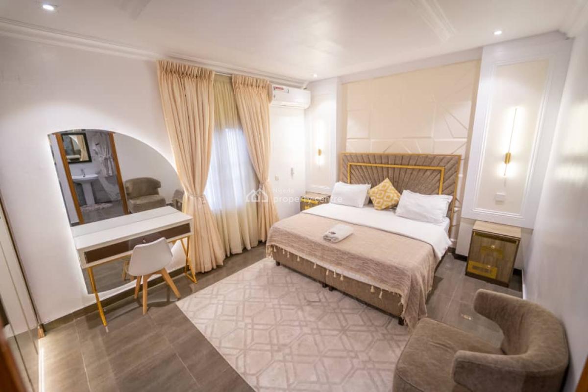 Nicely Furnished 3 Bedroom Apartment, Lekki Phase 1, Lekki, Lagos, Flat / Apartment Short Let