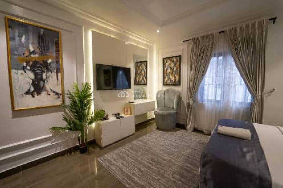 Nicely Furnished 3 Bedroom Apartment, Lekki Phase 1, Lekki, Lagos, Flat / Apartment Short Let