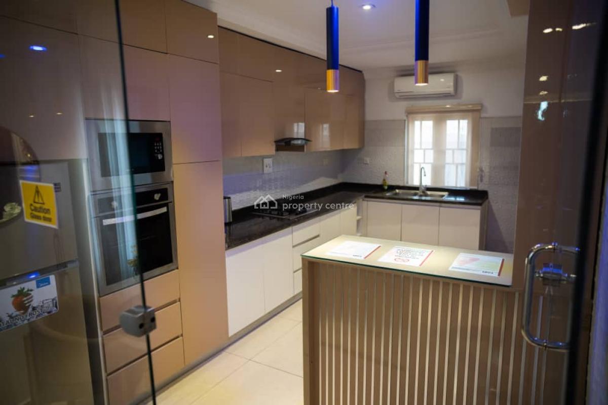 Nicely Furnished 3 Bedroom Apartment, Lekki Phase 1, Lekki, Lagos, Flat / Apartment Short Let