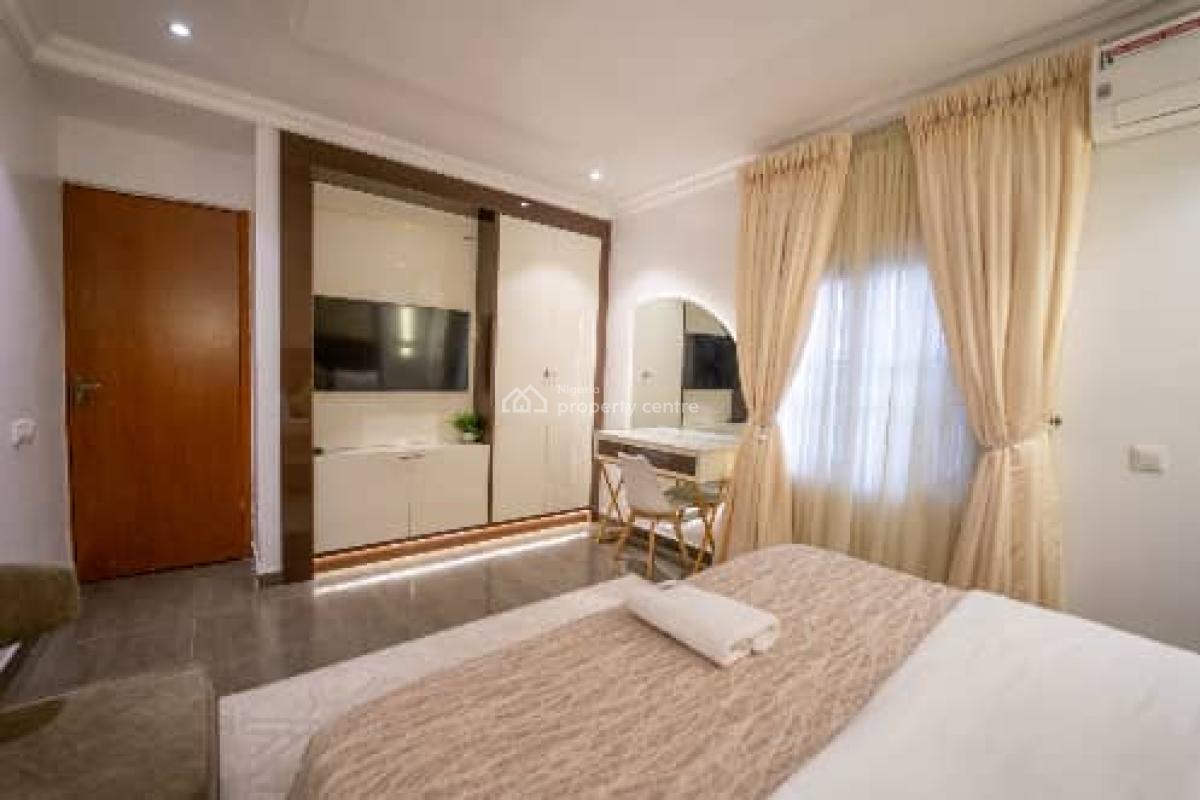 Nicely Furnished 3 Bedroom Apartment, Lekki Phase 1, Lekki, Lagos, Flat / Apartment Short Let