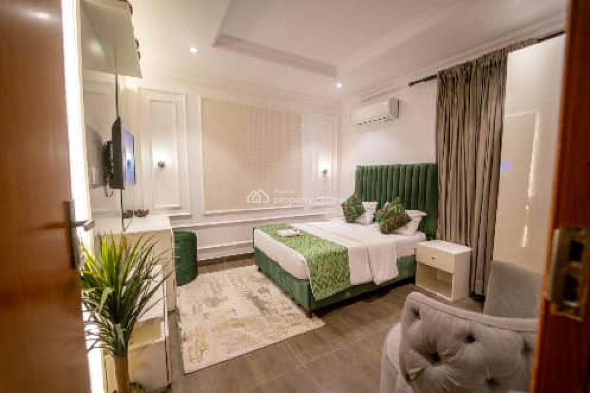 Nicely Furnished 3 Bedroom Apartment, Lekki Phase 1, Lekki, Lagos, Flat / Apartment Short Let