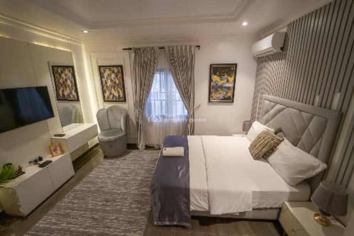 Nicely Furnished 3 Bedroom Apartment, Lekki Phase 1, Lekki, Lagos, Flat / Apartment Short Let
