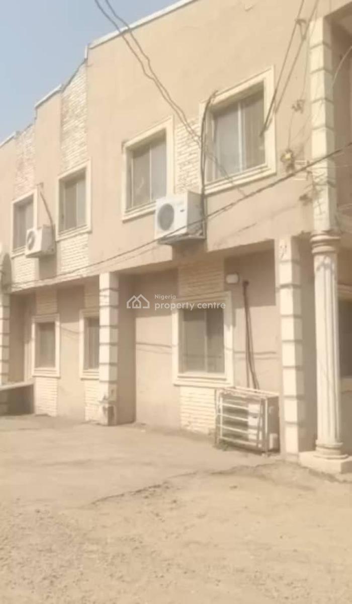 Distress Distress, 3rd Avenue, Gwarinpa, Abuja, House for Sale