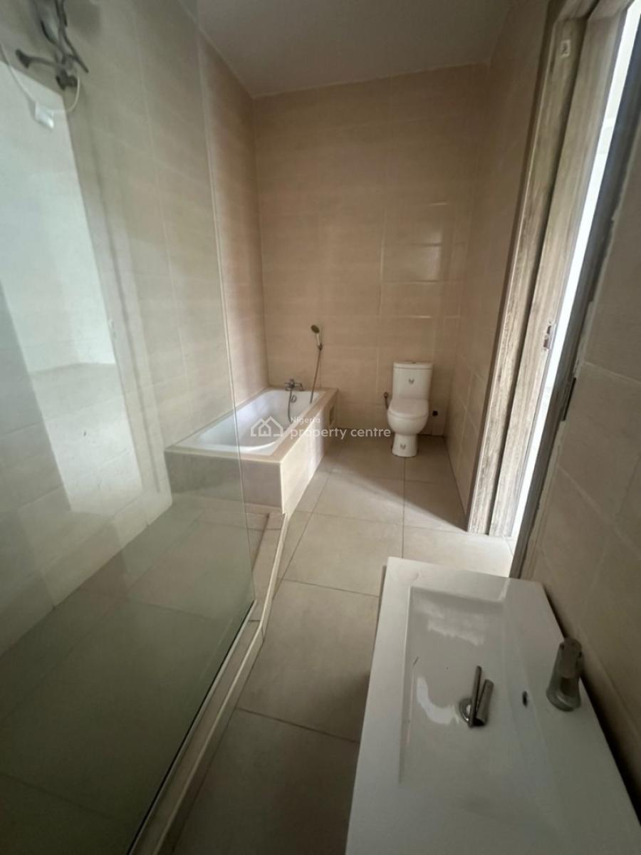 Spacious Master Bedroom, Orchid Road, Lekki, Lagos, House for Rent