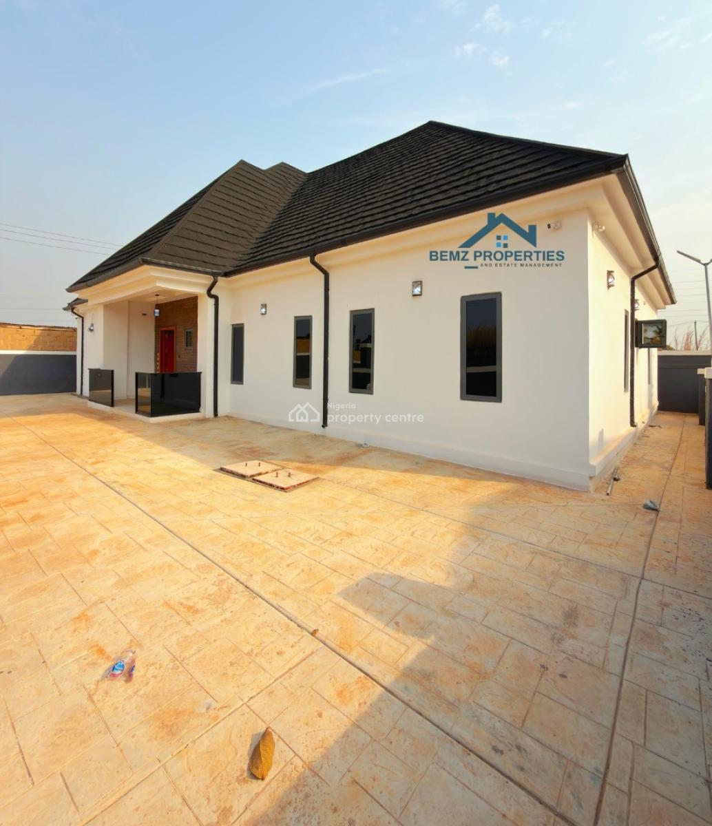 Spacious 4 Bedroom Detached Bungalow in a Serene Neighborhood, New Haven, Enugu, Enugu, Detached Bungalow for Sale