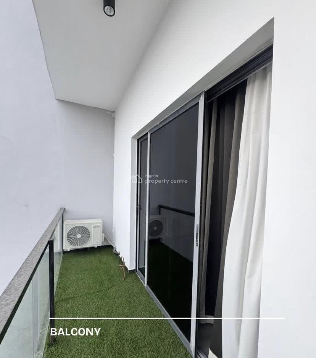 Unfurnished 1 Bedroom Apartment, Off Admiralty, Lekki Phase 1, Lekki, Lagos, Flat / Apartment for Rent