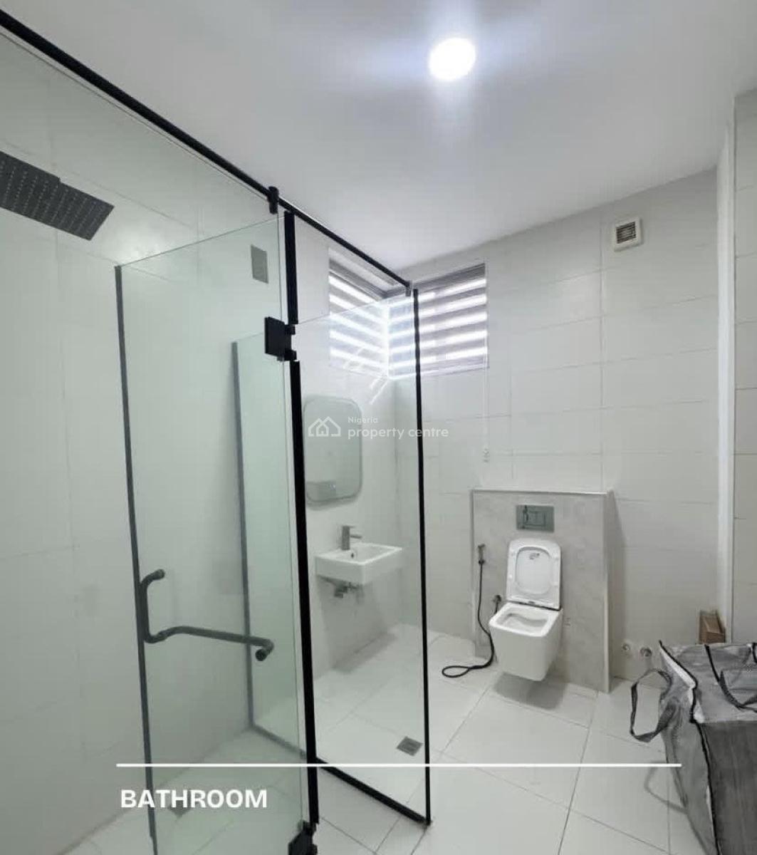 Unfurnished 1 Bedroom Apartment, Off Admiralty, Lekki Phase 1, Lekki, Lagos, Flat / Apartment for Rent