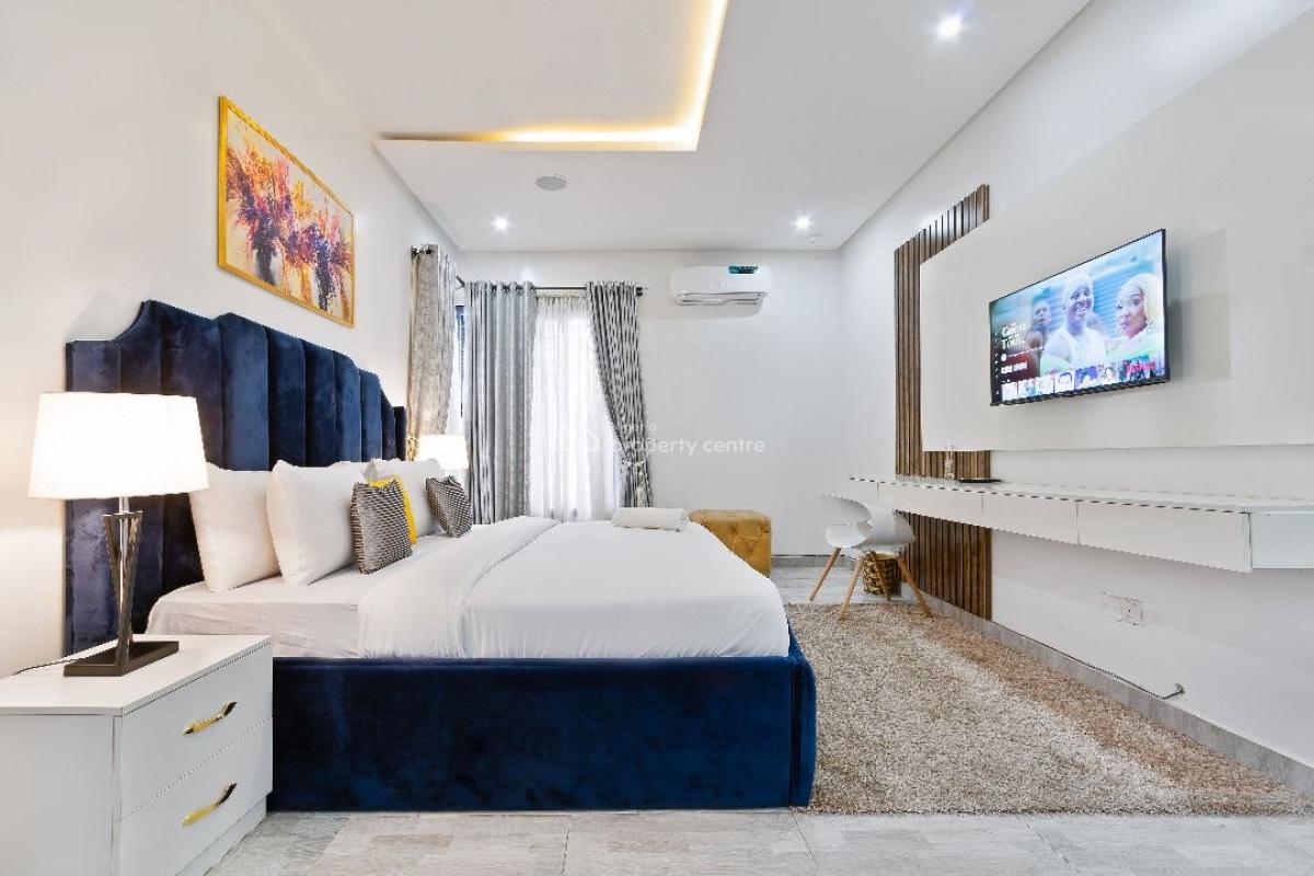 Fully Furnished 3 Bedroom  with Modern Features, Lekki Phase 1, Lekki, Lagos, Flat / Apartment Short Let