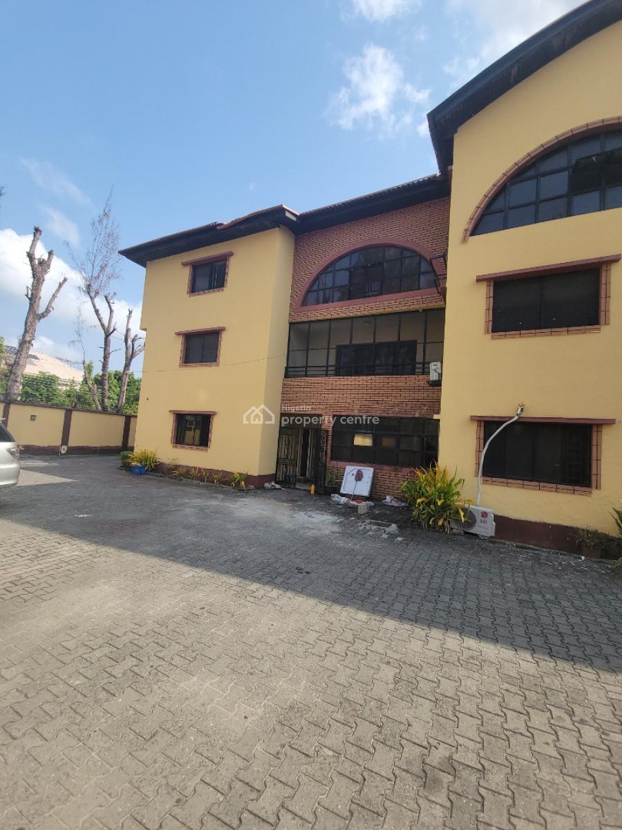 Spacious 4 Bedroom Penthouse, Lekki Phase 1, Lekki, Lagos, Flat / Apartment for Rent