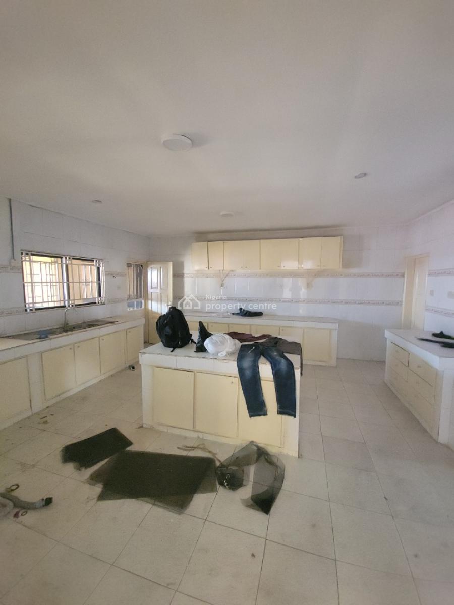 Spacious 4 Bedroom Penthouse, Lekki Phase 1, Lekki, Lagos, Flat / Apartment for Rent