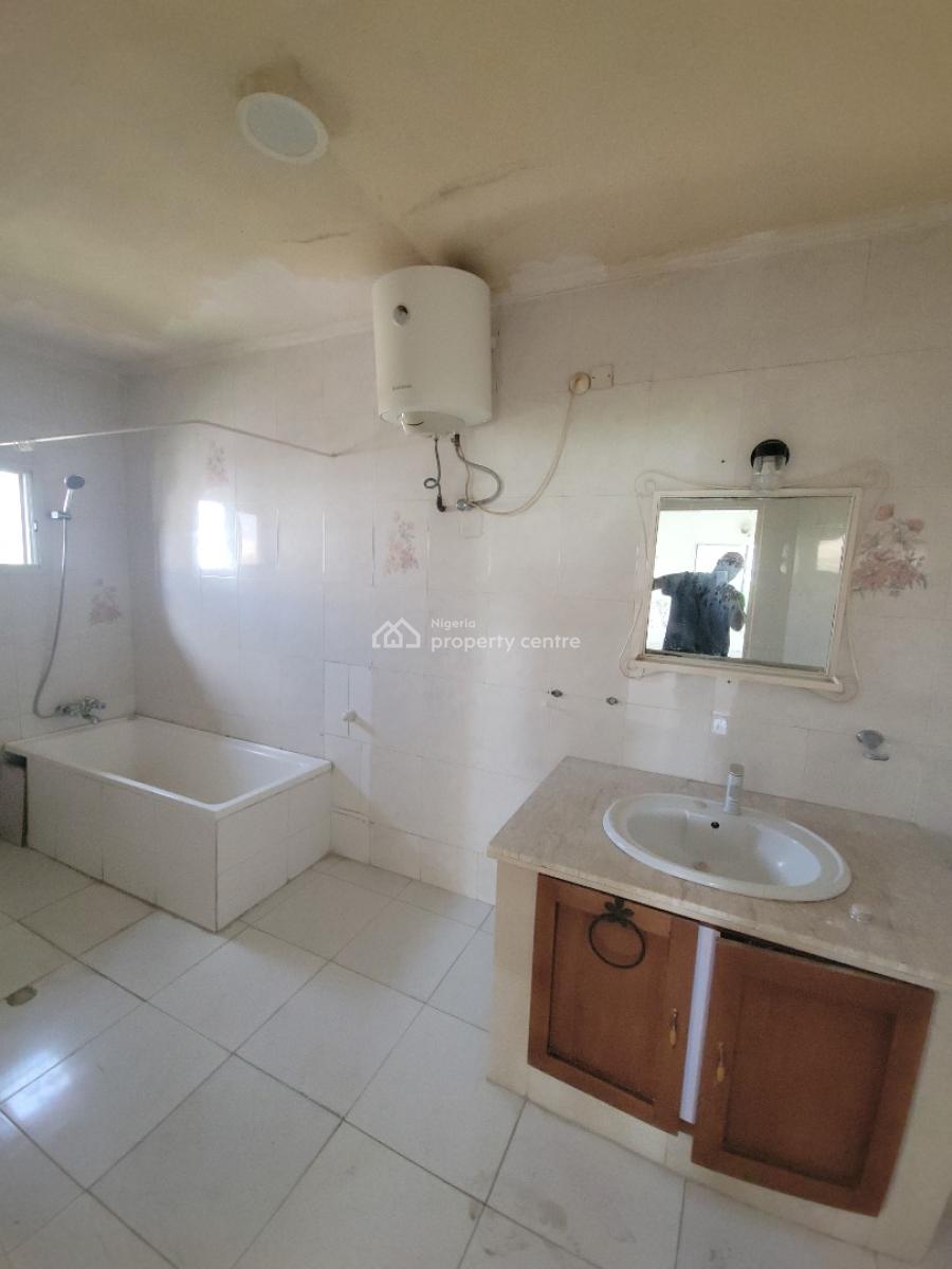 Spacious 4 Bedroom Penthouse, Lekki Phase 1, Lekki, Lagos, Flat / Apartment for Rent