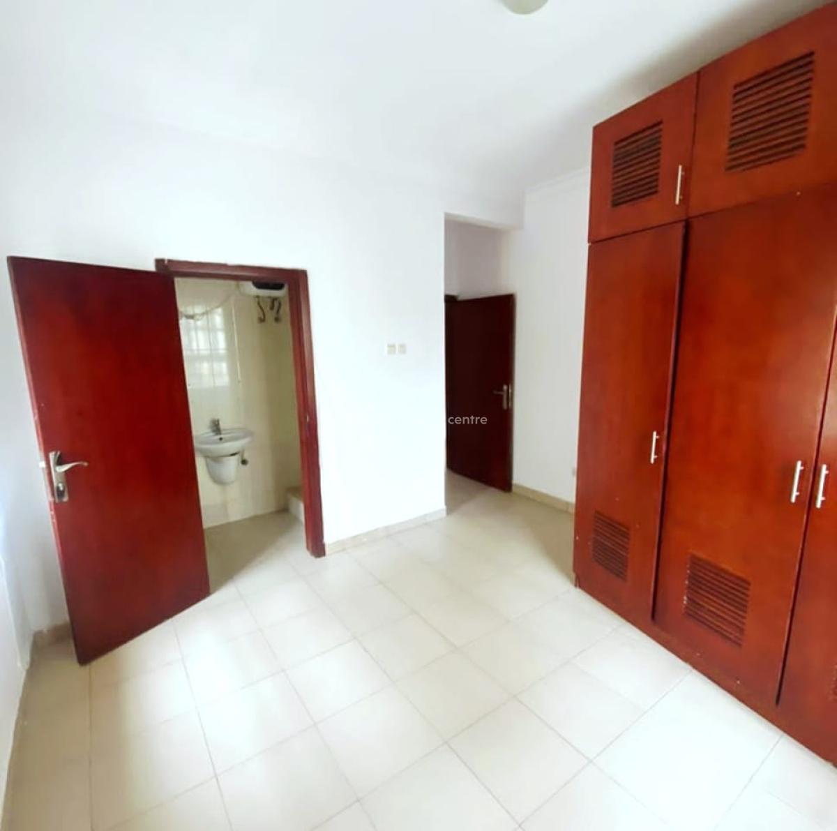 Spacious 3 Bedroom Apartment, Milverton Estate, Osapa, Lekki, Lagos, Flat / Apartment for Sale