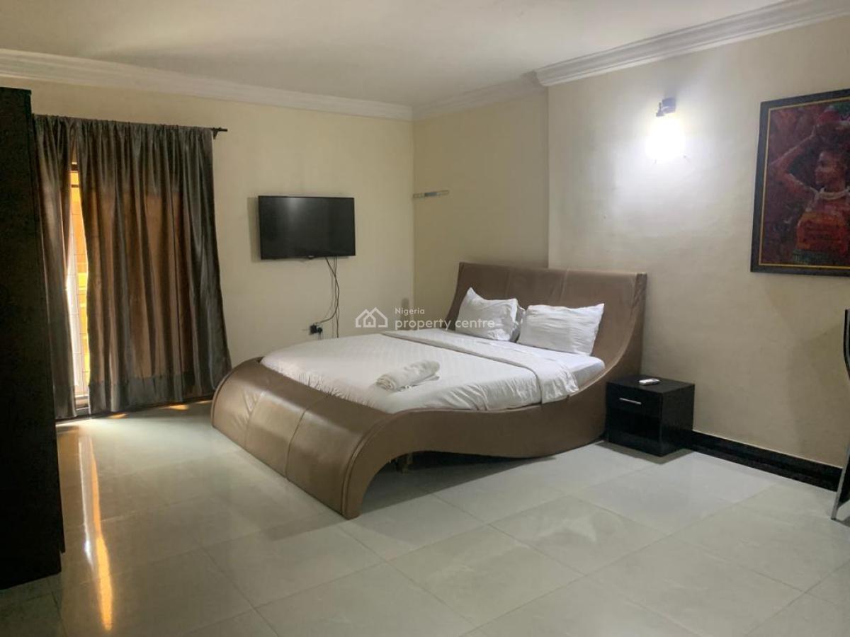 Luxurious 2bedroom Apartment, Off Isaac John Gra, Ikeja Gra, Ikeja, Lagos, Flat / Apartment Short Let