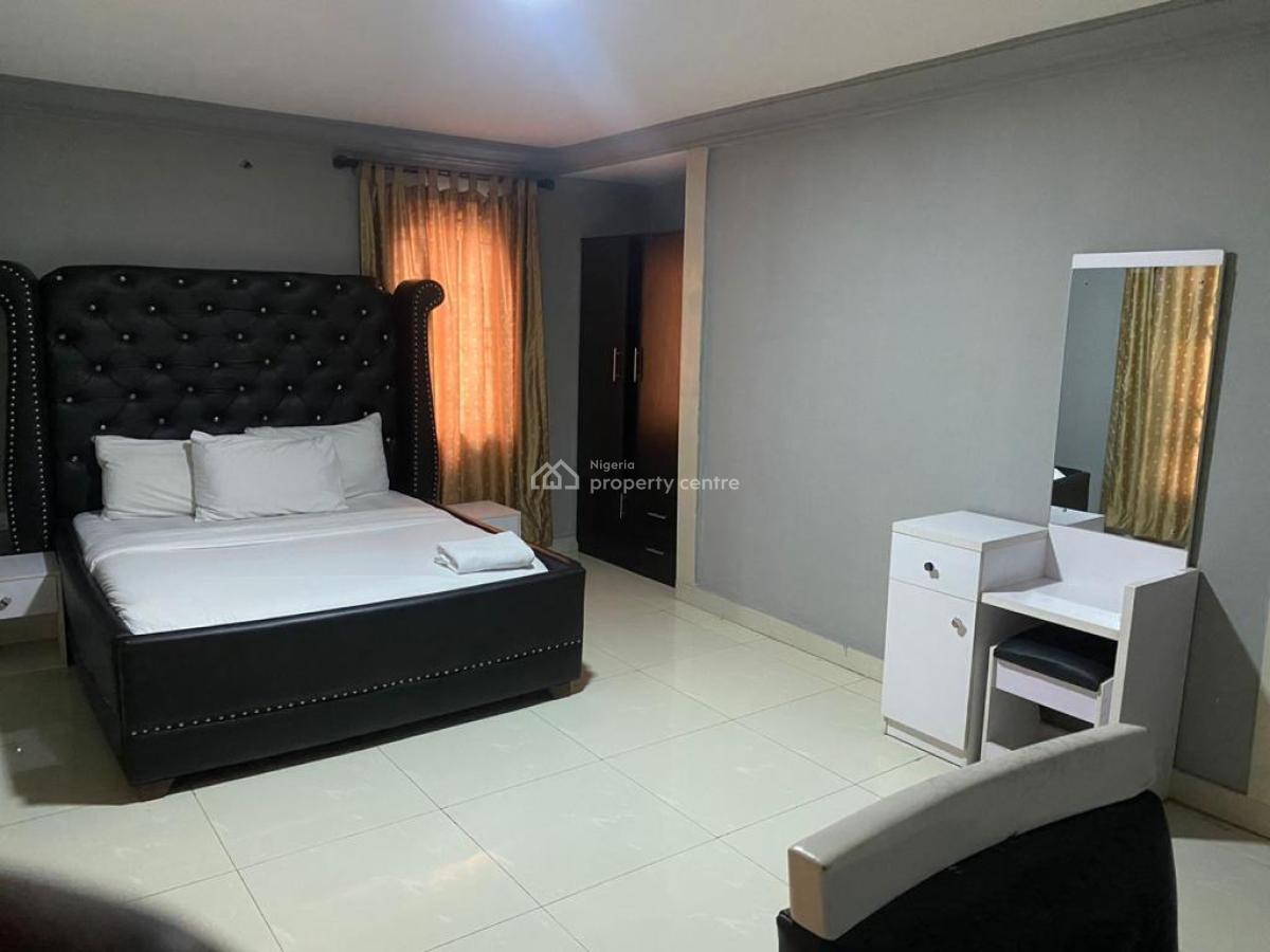 Luxurious 2bedroom Apartment, Off Isaac John Gra, Ikeja Gra, Ikeja, Lagos, Flat / Apartment Short Let