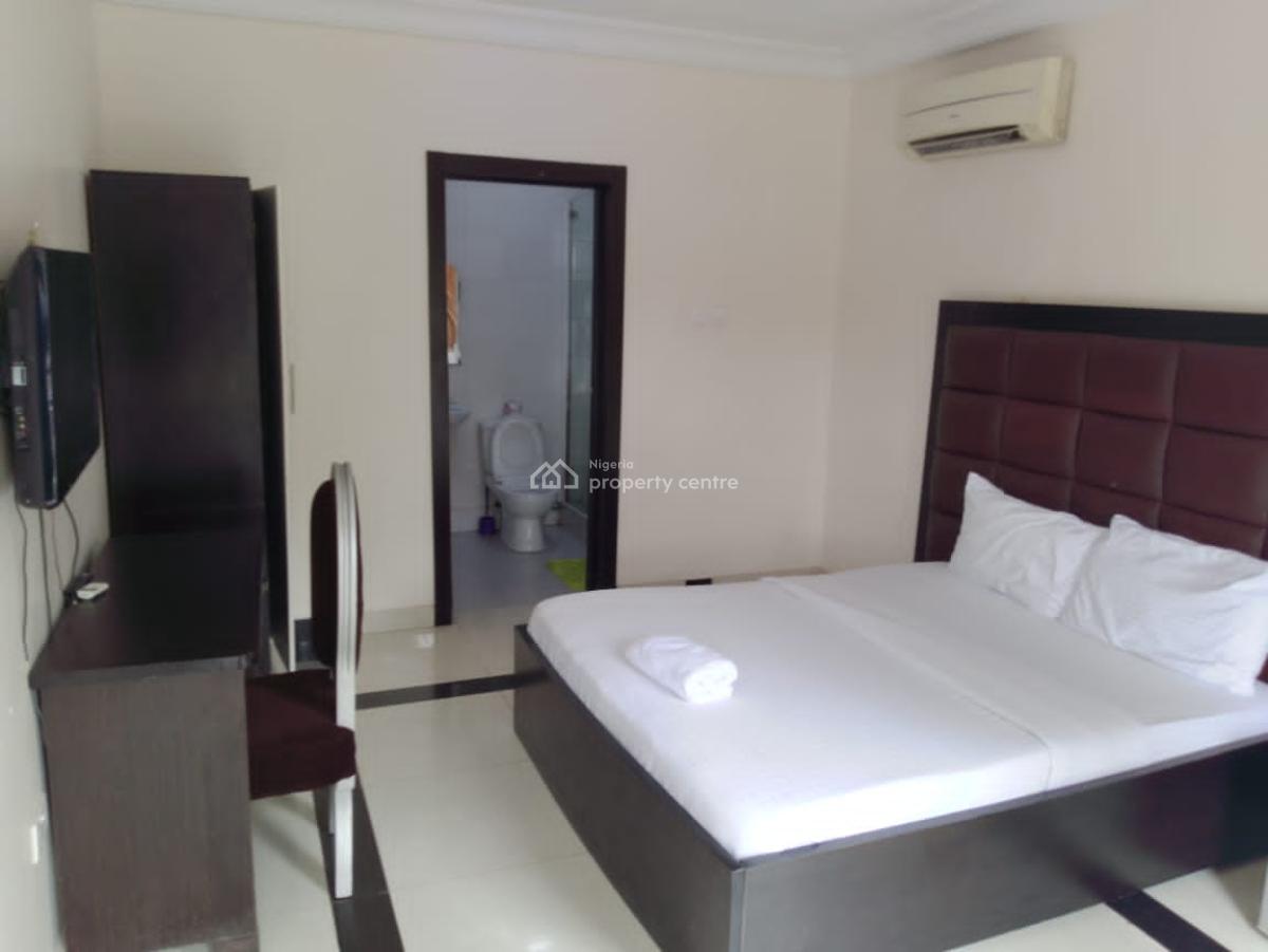 Luxurious 2bedroom Apartment, Off Isaac John Gra, Ikeja Gra, Ikeja, Lagos, Flat / Apartment Short Let