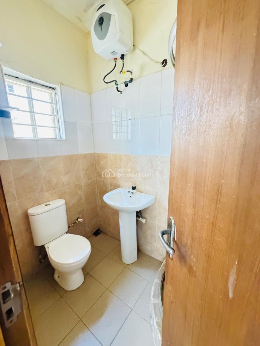 Spacious 2 Bedroom Apartment Available, Orchid Road, Lekki, Lagos, Flat / Apartment for Rent