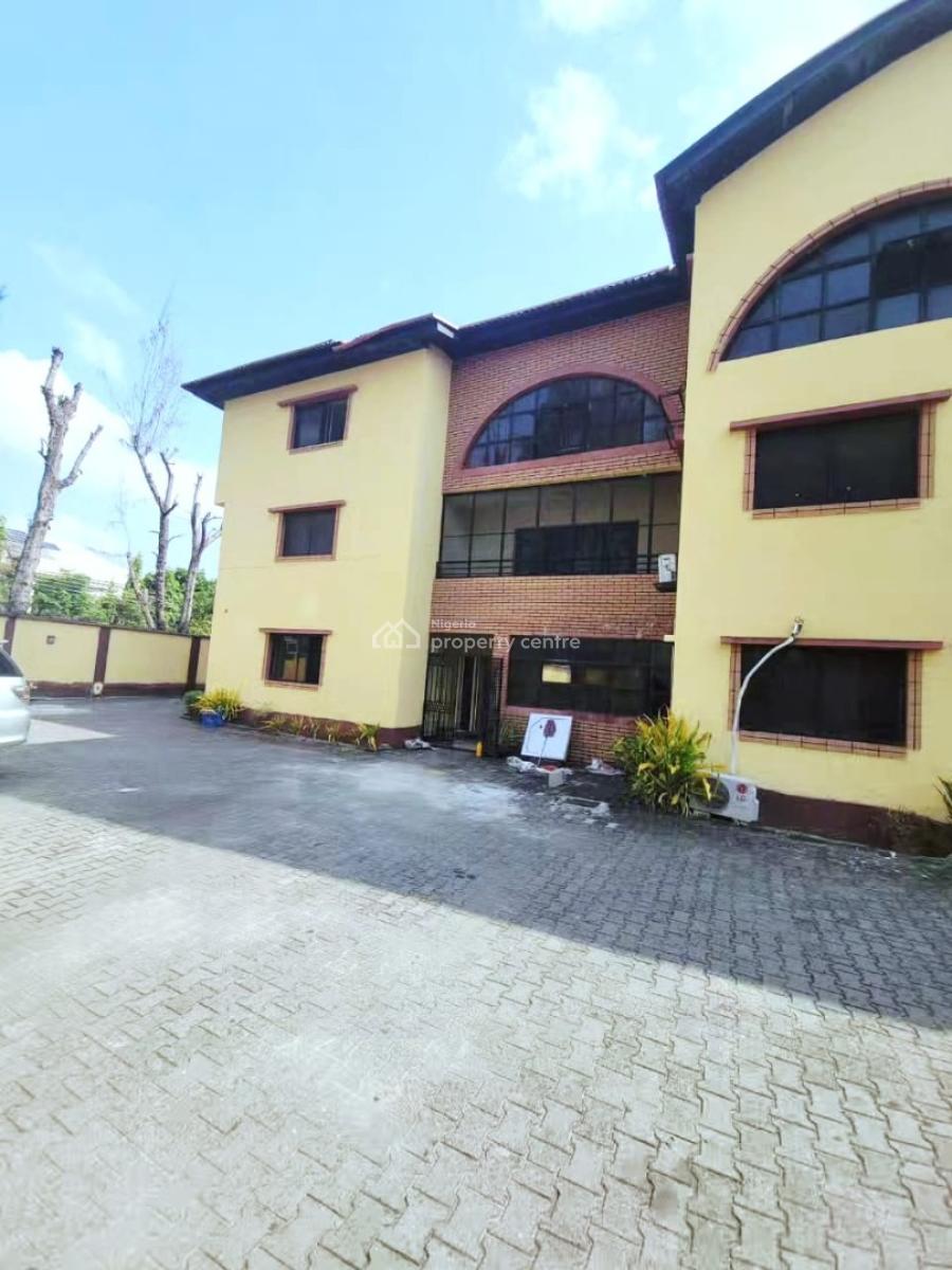 Spacious 4-bedroom Penthouse, Lekki Phase 1, Lekki, Lagos, Flat / Apartment for Rent