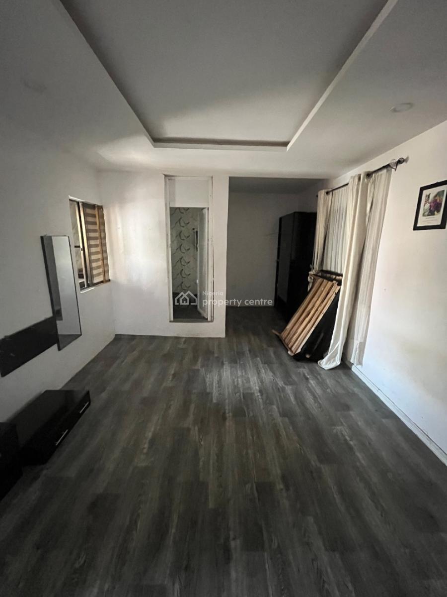 Big Self Contain, Off Admiralty Way, Lekki Phase 1, Lekki, Lagos, Self Contain (single Rooms) for Rent