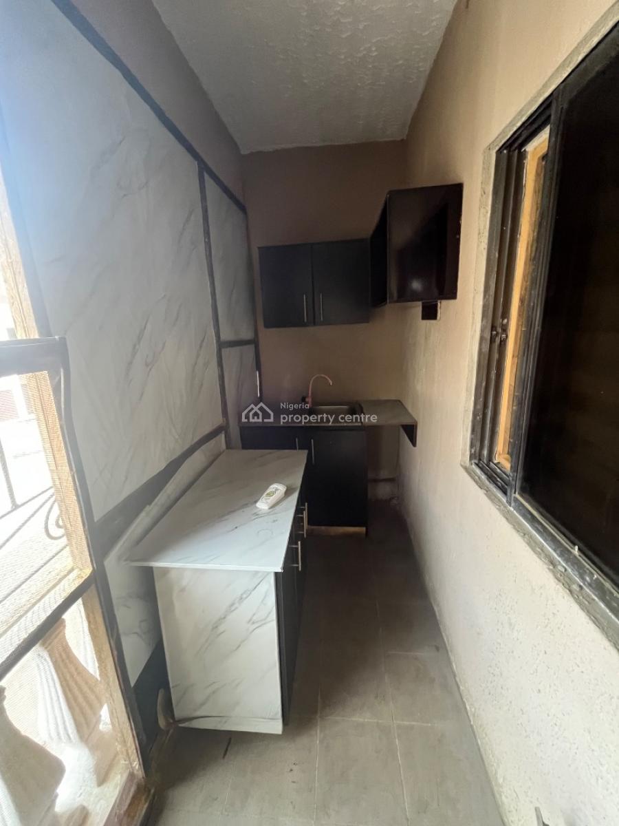 Big Self Contain, Off Admiralty Way, Lekki Phase 1, Lekki, Lagos, Self Contain (single Rooms) for Rent