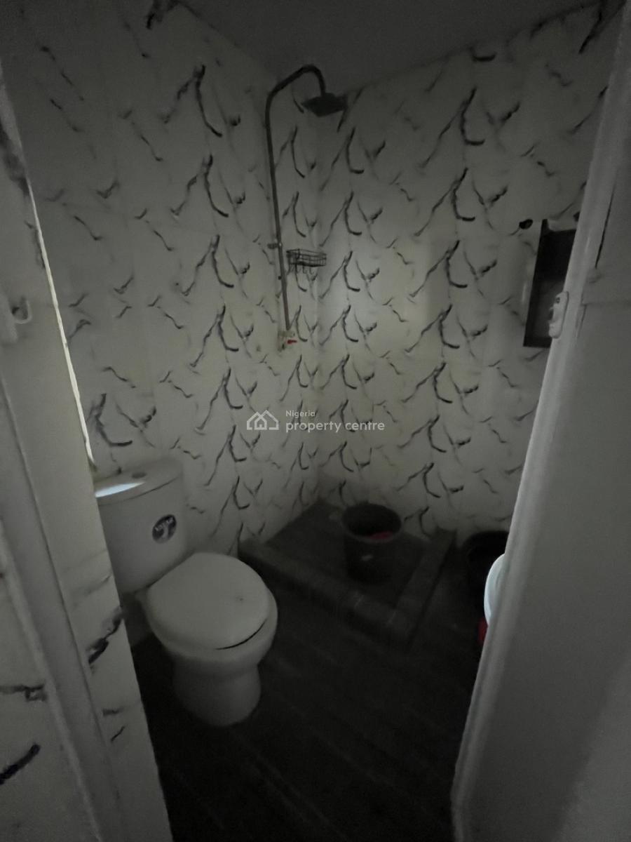Big Self Contain, Off Admiralty Way, Lekki Phase 1, Lekki, Lagos, Self Contain (single Rooms) for Rent