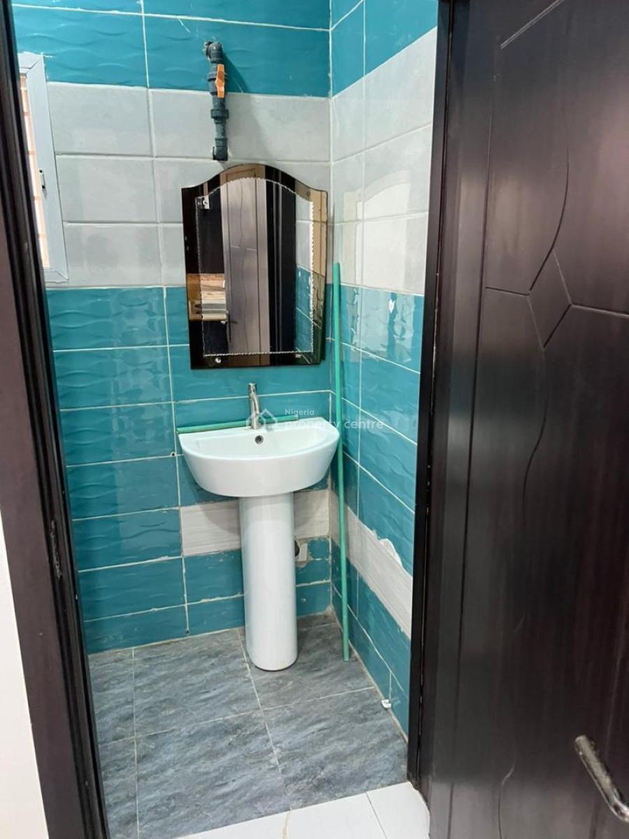 Spacious Serviced 2 Bedroom Apartment Flat, Lekki Phase 1, Lekki, Lagos, Flat / Apartment for Rent