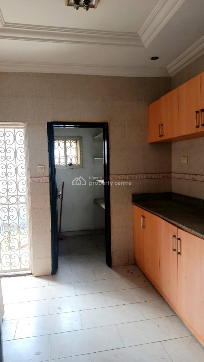 Spacious 2 Bedroom Flat All En-suite, By Adetoro Adelaja Street, Gra Phase 2, Magodo, Lagos, Flat / Apartment for Rent