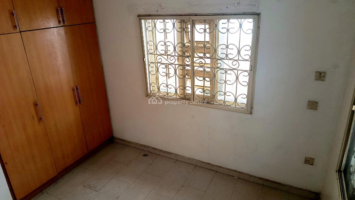 Spacious 2 Bedroom Flat All En-suite, By Adetoro Adelaja Street, Gra Phase 2, Magodo, Lagos, Flat / Apartment for Rent