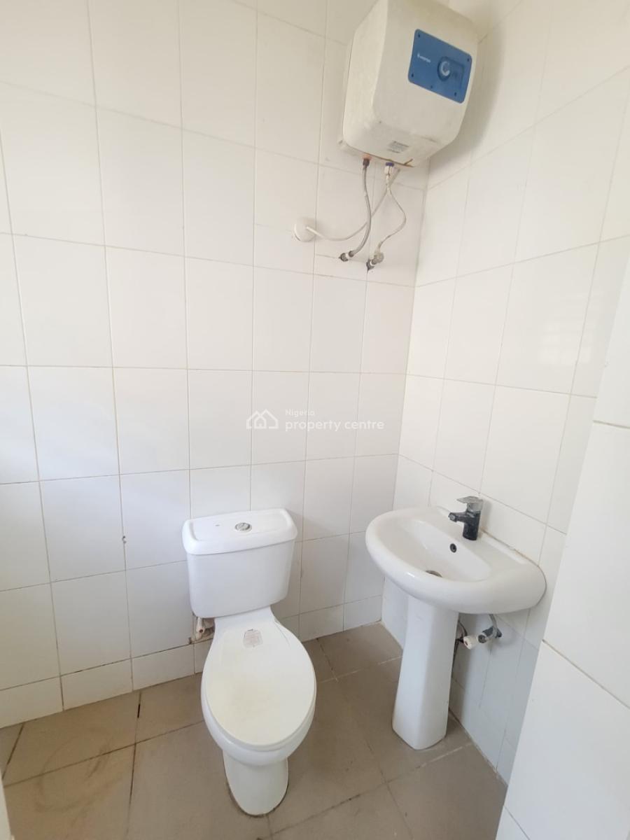 3 Bedroom Flat  Upstairs, Badore, Ajah, Lagos, Flat / Apartment for Rent