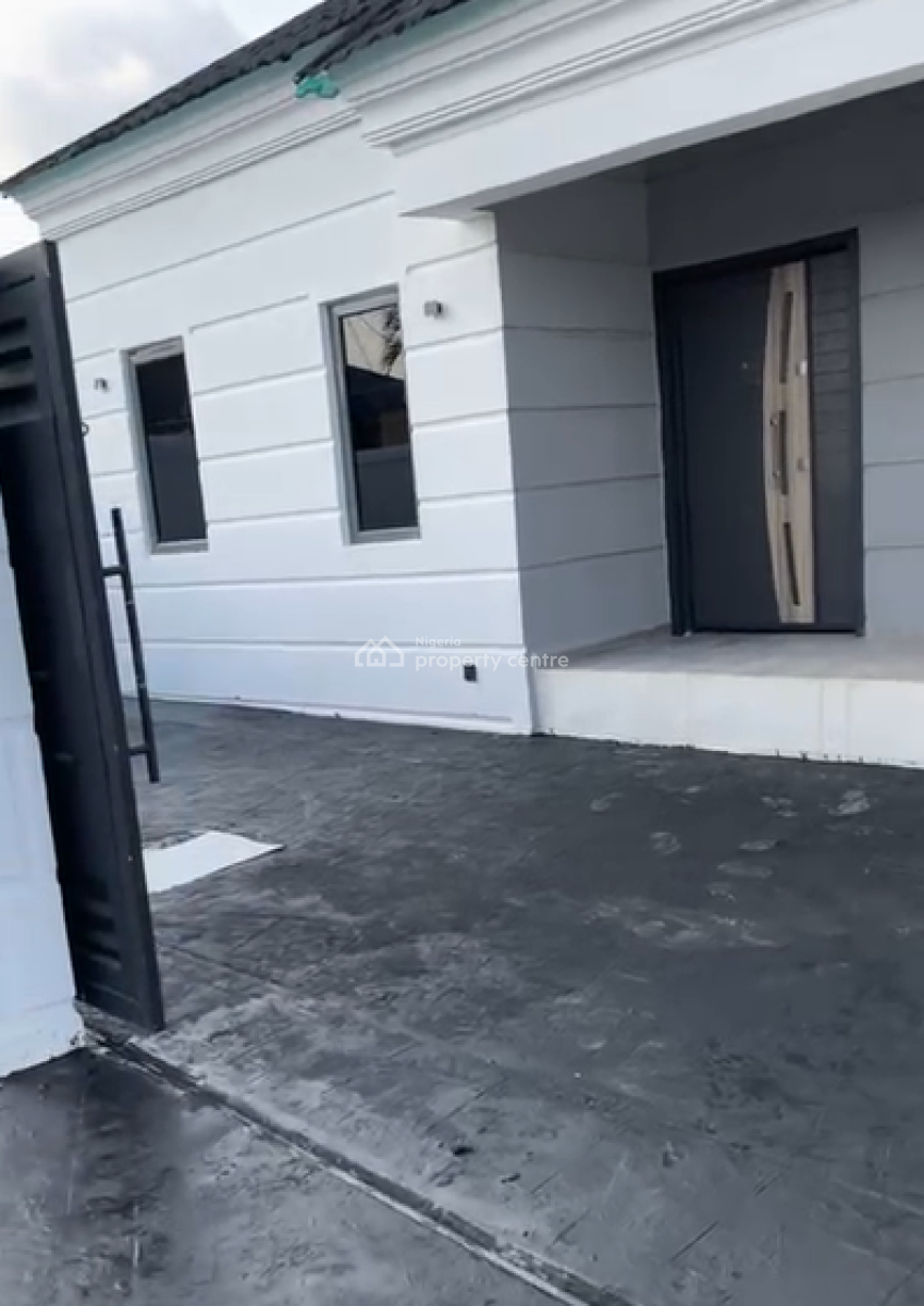 Exquisitely Modernised  3-bedroom Detached Bungalow, Abraham Adesanya, Ajah, Lagos, Detached Bungalow for Sale