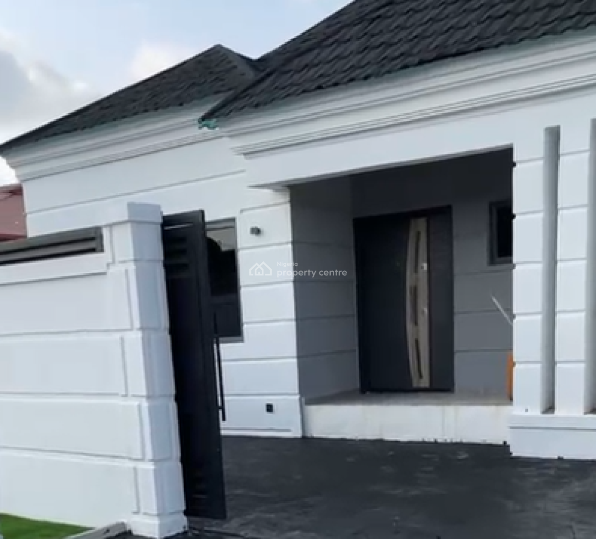Exquisitely Modernised  3-bedroom Detached Bungalow, Abraham Adesanya, Ajah, Lagos, Detached Bungalow for Sale