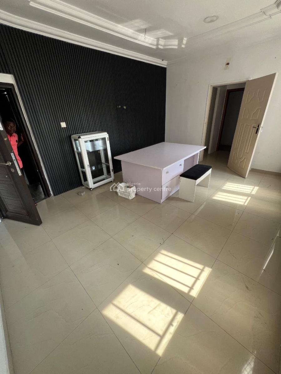 Outstanding Commercial Space on a Major Commercial Road in Lekki 1, Lekki Phase 1, Lekki, Lagos, Commercial Property for Rent