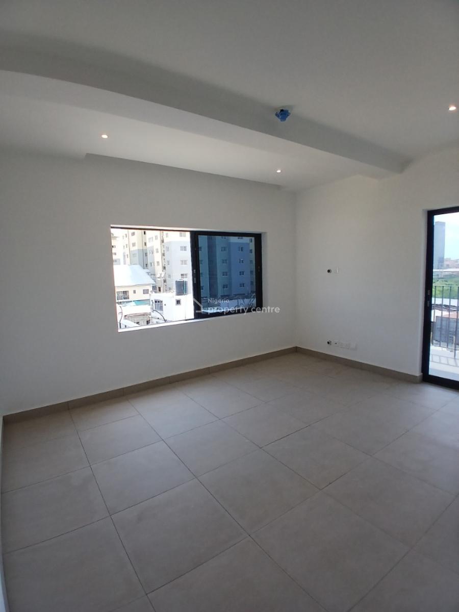 Serviced with 24/7 Power Suppy 3 Bedroom En-suite and Newly Built Flat, Lekki Phase 1, Lekki, Lagos, Flat / Apartment for Sale