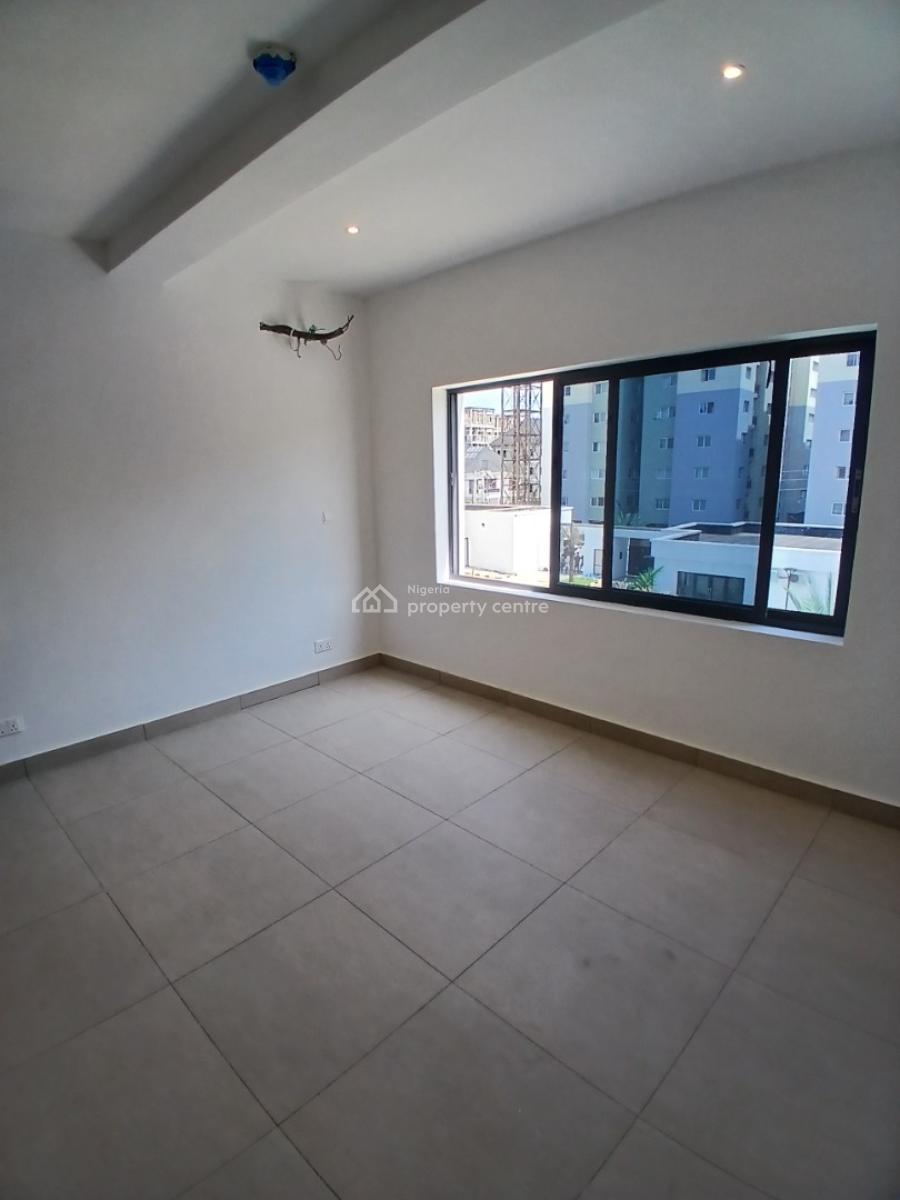 Serviced with 24/7 Power Suppy 3 Bedroom En-suite and Newly Built Flat, Lekki Phase 1, Lekki, Lagos, Flat / Apartment for Sale