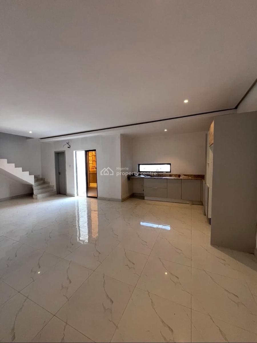 Well Built 2 Bedroom Maisonette with Pool & Gym, 2 Bedroom for Rent, Lekki Phase 1, Lekki, Lagos, Flat / Apartment for Rent