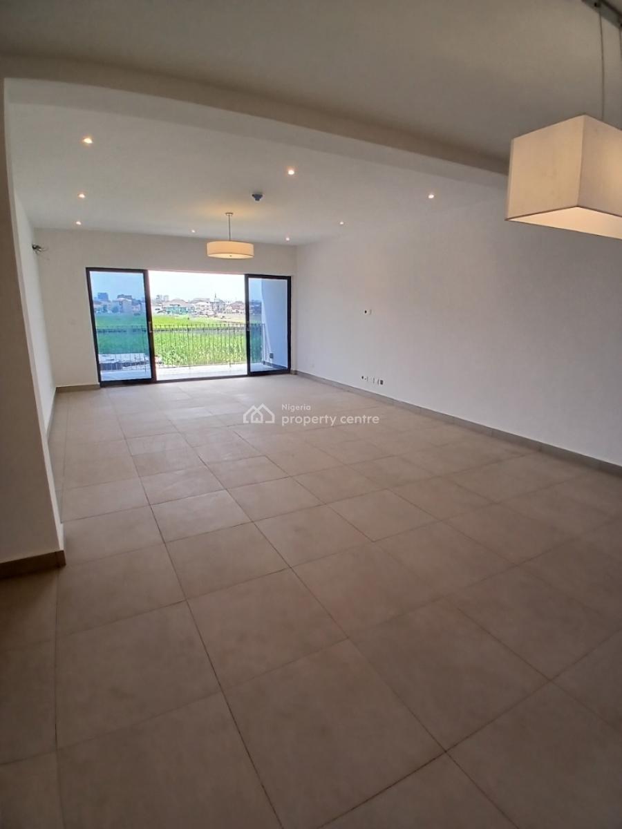 Serviced with 24/7 Power Suppy 3 Bedroom En-suite and Newly Built Flat, Lekki Phase 1, Lekki, Lagos, Flat / Apartment for Rent