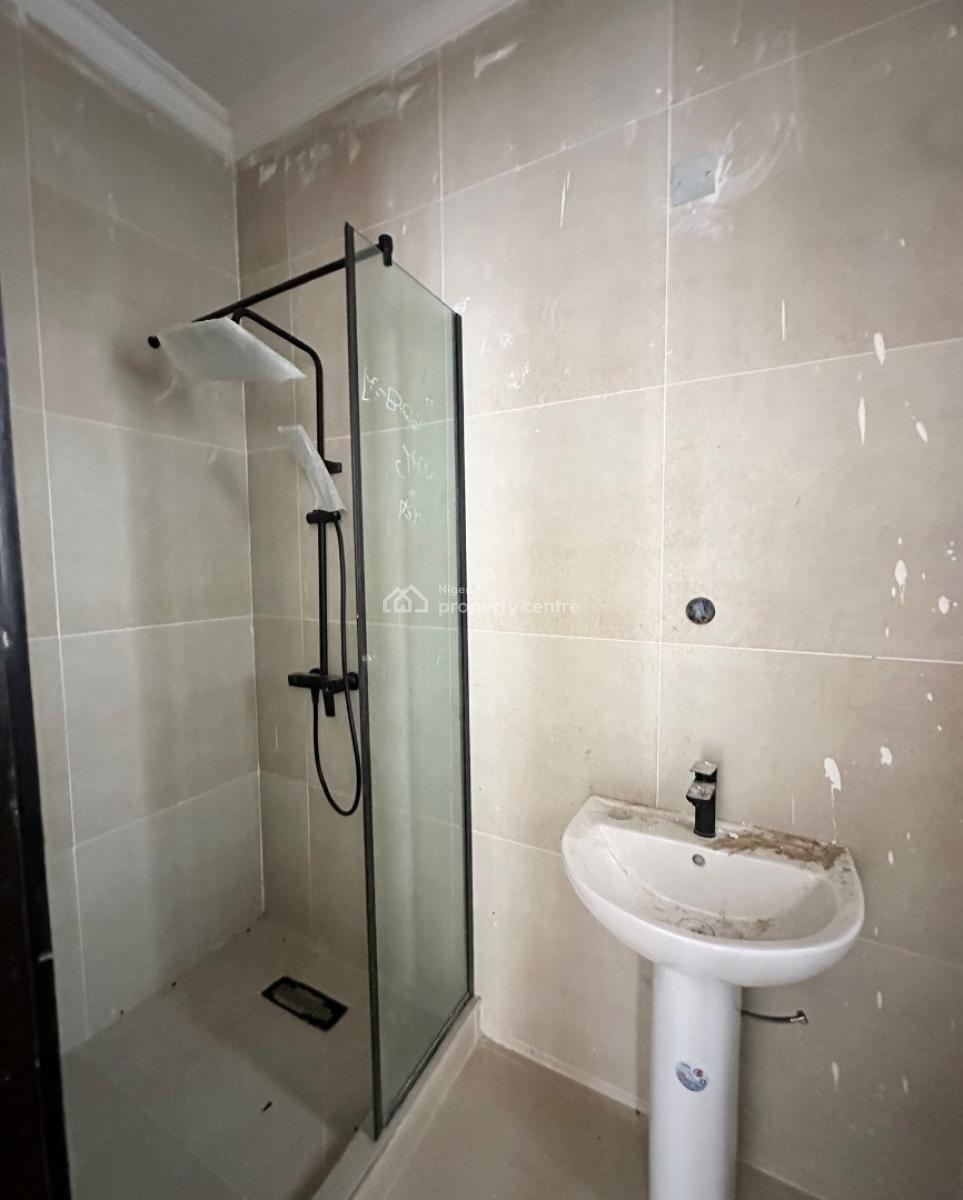 Lovely 4 Bedroom Apartment with Bq, Lekki Phase 1, Lekki Phase 1, Lekki, Lagos, Block of Flats for Sale