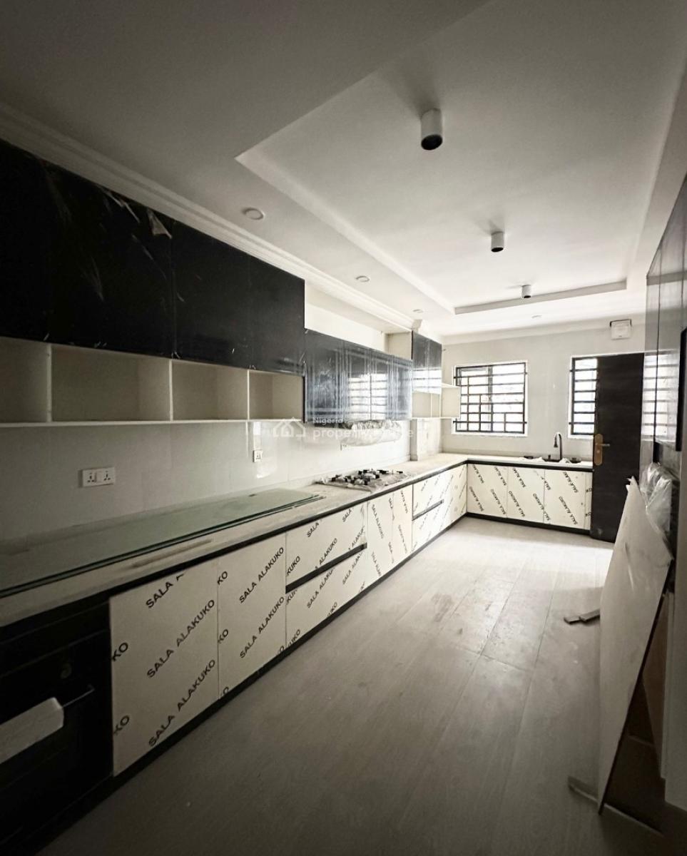 Lovely 4 Bedroom Apartment with Bq, Lekki Phase 1, Lekki Phase 1, Lekki, Lagos, Block of Flats for Sale