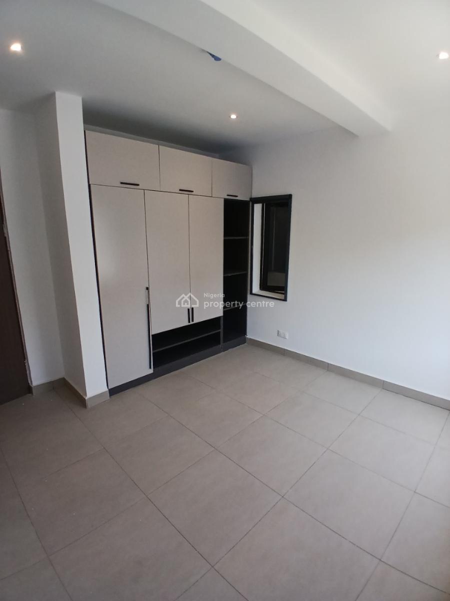 Serviced with 24/7 Power Suppy 2 Bedroom En-suite and Newly Built Flat, Lekki Phase 1, Lekki, Lagos, Flat / Apartment for Rent