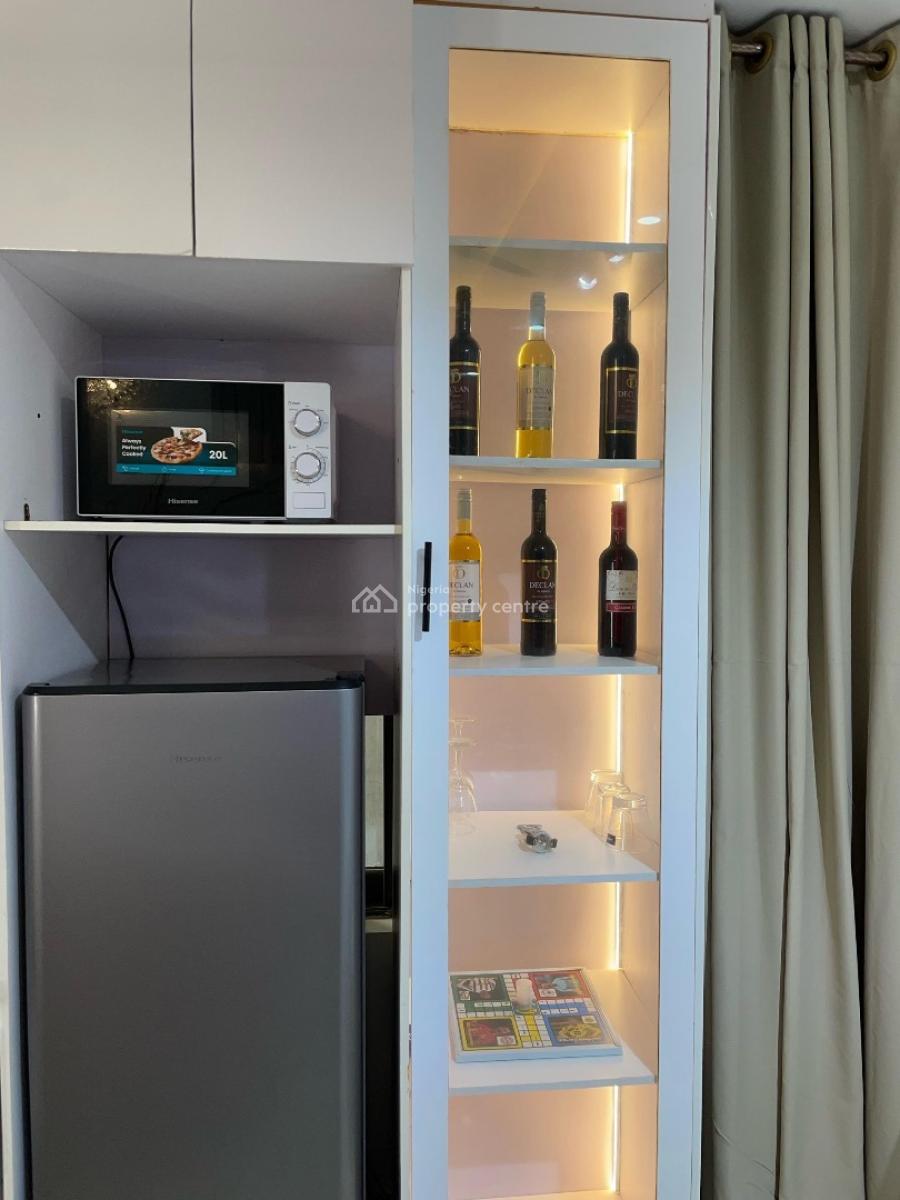 Beautiful Three Bedroom Apartment with Luxury Finishes, Lekki Phase 1, Lekki, Lagos, Flat / Apartment Short Let