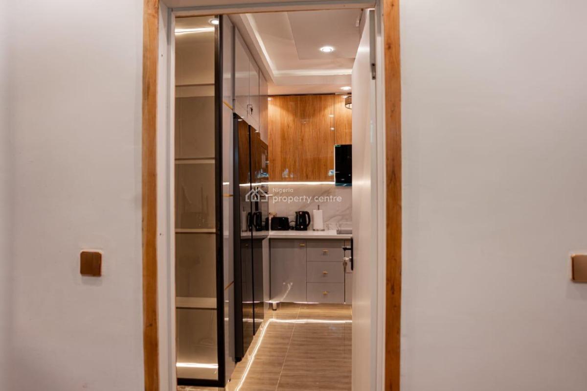 Classically Designed 2 Bedroom Waterview Apartment with Ps5 & Pool, Parking Space, Tennis Court, Beautiful Lighting & Theme, Comfortable, Victoria Island (vi), Lagos, Flat / Apartment Short Let